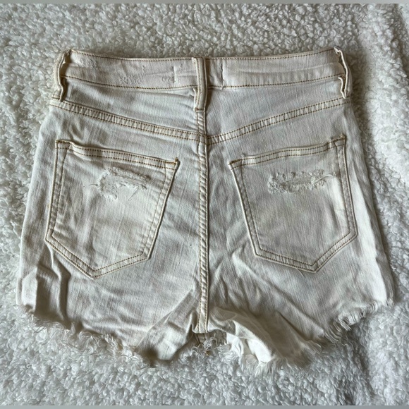 Off White Cut off denim shorts / California closet staple! - Picture 4 of 4